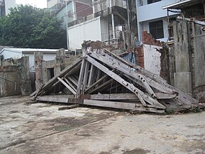 香蕉仓库被拆下的屋架