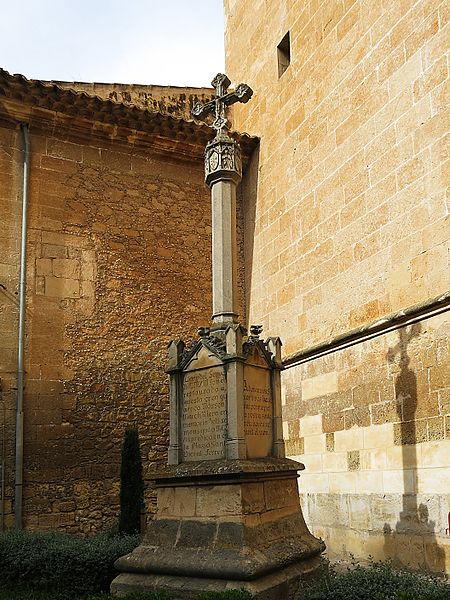 File:036 Creu de mossèn Marc Riera, davant l'església de Sant Vicenç Ferrer (Manacor).jpg