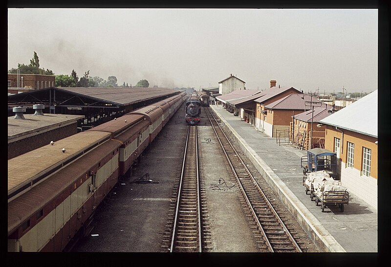 File:049. 1980-12. De Aar Station SAR.jpg