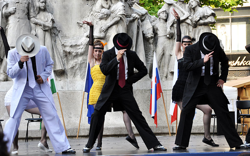 File:13-06 Budapest Dancing Show 08.jpg