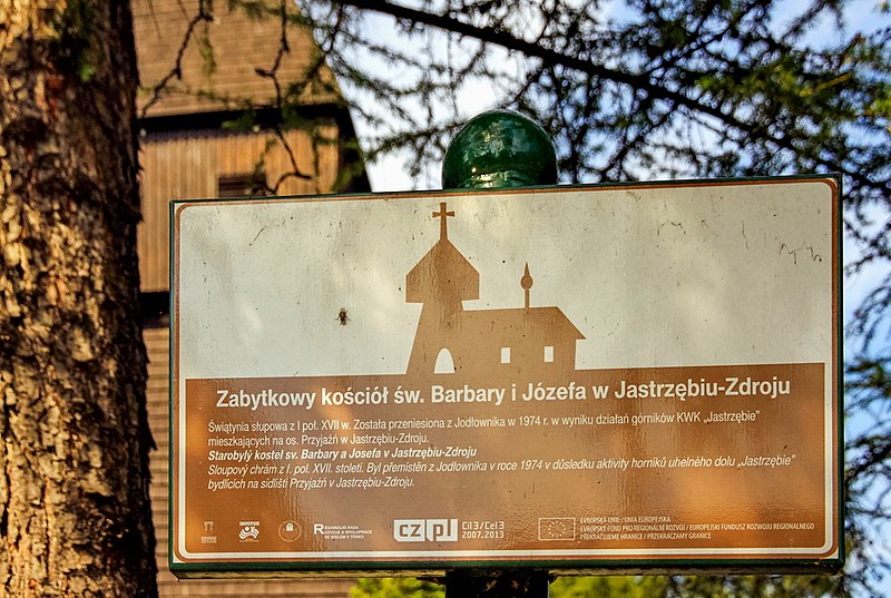 File:2012 Jastrzębie-Zdrój, Kościół św. Barbary i Józefa, Tablica informacyjna (01).jpg
