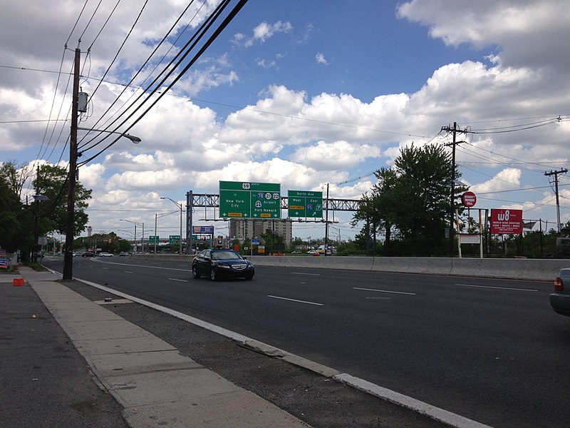 File:2014-05-17 14 11 49 View north along Spring Street (U.S. Route 1 and U.S. Route 9) near North Avenue in Elizabeth, New Jersey.JPG