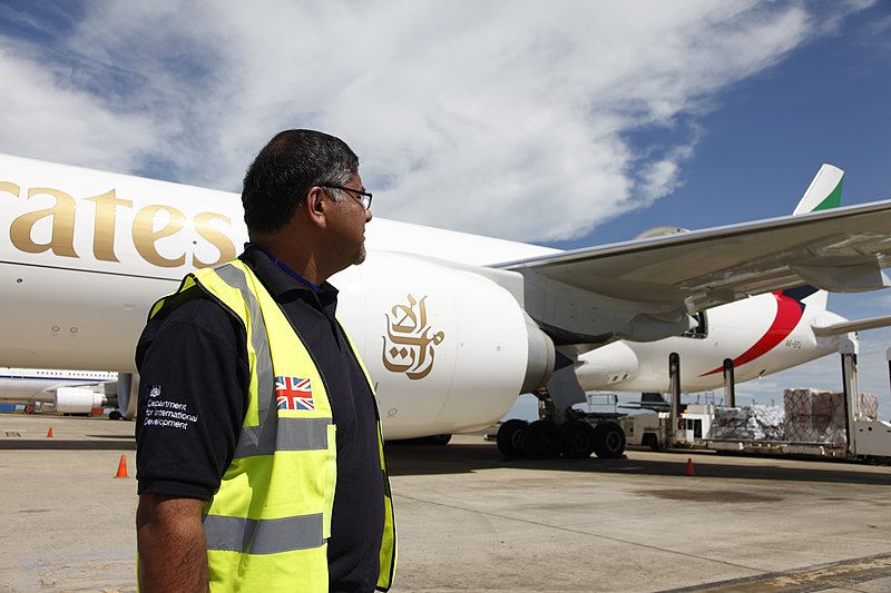 File:2nd UK aid flight for Typhoon Haiyan response arrives at Cebu airport in the Philippines (10852009656).jpg