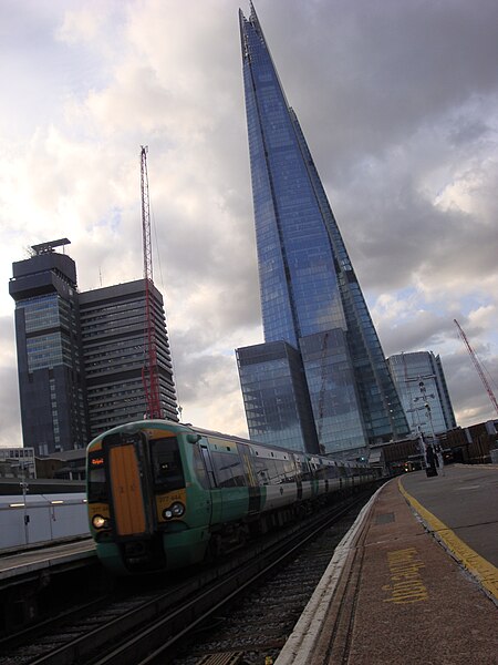 File:377 444 at Platform 10 of London Bridge.jpg