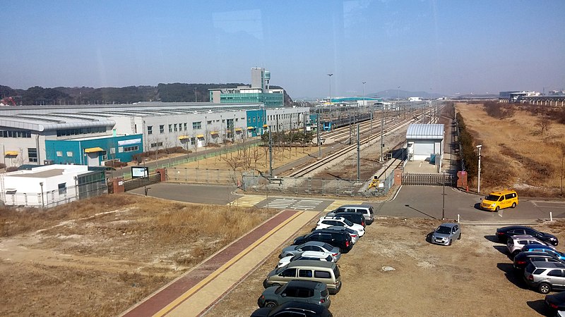 File:AREX-Yongyu Depot.jpg