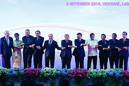 ไฟล์:ASEAN heads of states 090716.jpg