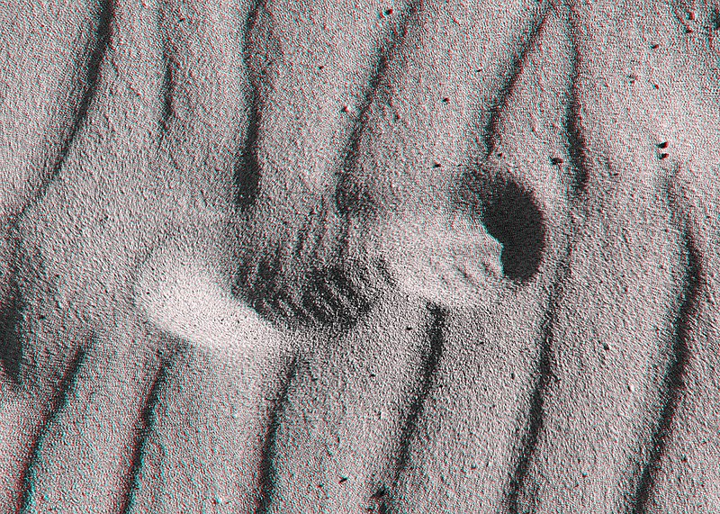 File:A Footprint in the Sand 3D.JPG