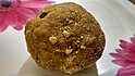 Een Tirupathi laddu.jpg