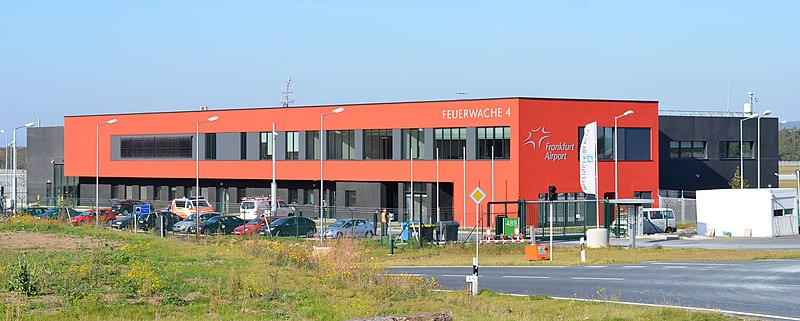 File:Airport Frankfurt fire station 4 - Fraport - Flughafen Frankfurt Feuerwache 4 - 01.jpg