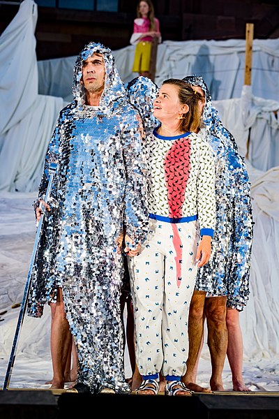 File:Alexander Simon, Lisa Hrdina - 2019191205856 2019-07-10 Fotoprobe Nibelungen Festspiele Worms Überwältigung - 1031 - AK8I9968.jpg