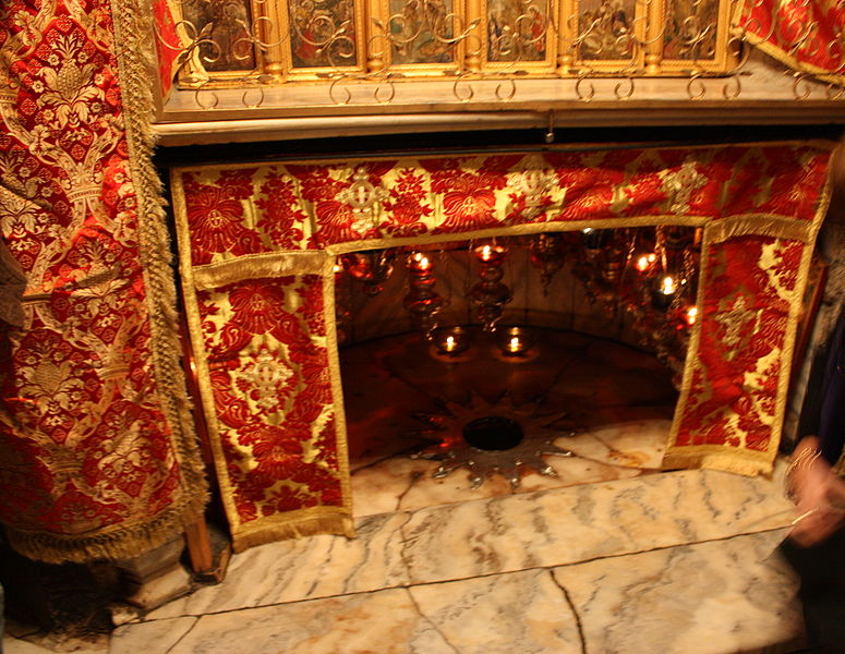 File:Altar in the Grotto of the Nativity 2010 2.jpg