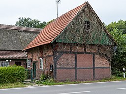 Am Denkmal in Bad Zwischenahn