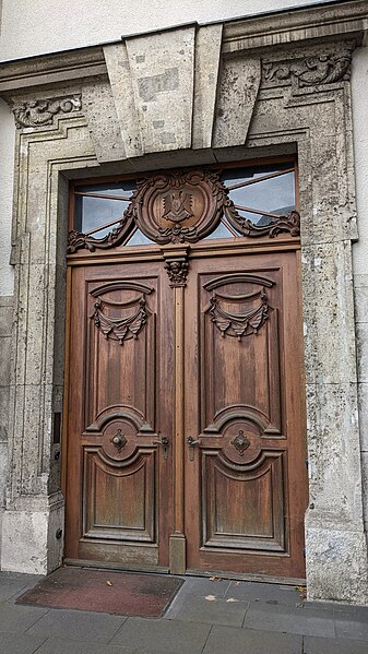 File:Antique door of the Syrian embassy.jpg