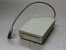 Apple 800K External Drive (M0131) Apple 800K External Drive (M0131) (16609076901).jpg