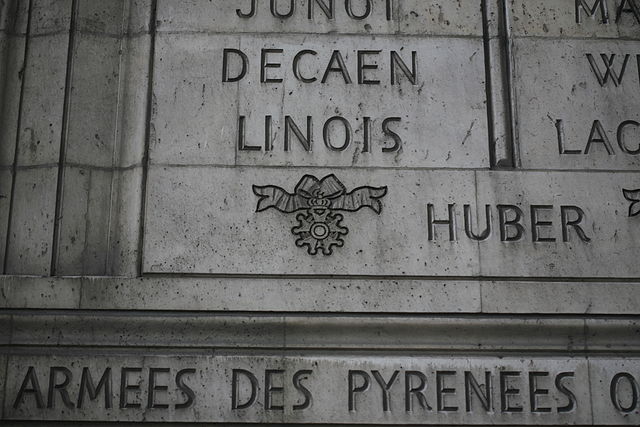 Linois' name as it appears on the Arc de Triomphe