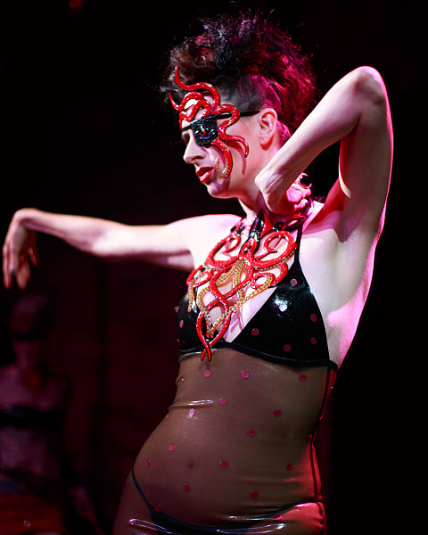 File:Art Love Latex - Fashion Show (8008185189).jpg