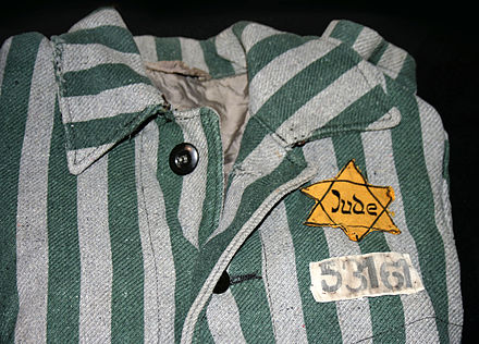 Vêtement de prisonnier juif à Auschwitz.