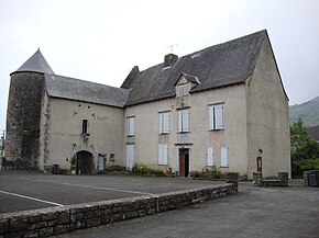 Aussurucq (Pyr-Atl, Fr) La mairie dans le château, coté cour.JPG