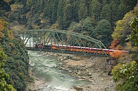 Sagano Scenic Railway makalesinin açıklayıcı görüntüsü