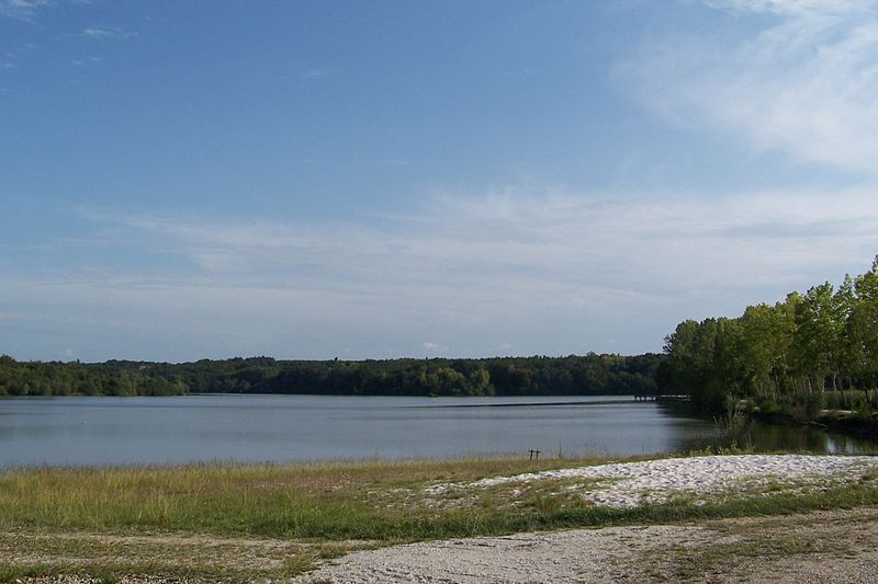 File:Bazas Lac de la Prade.jpg