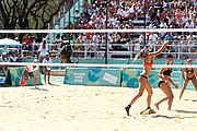 Deutsch: Beachvolleyball bei den Olympischen Jugendspielen 2018; Tag 9, 15. Oktober 2018; Mädchen, Viertelfinale: USA-Spanien 2–1 (21–19/17–21/15–9) English: Beach volleyball at the 2018 Summer Youth Olympics at 15 October 2018 – Girls Quarterfinals: USA-Spain 2–1 (21–19/17–21/15–9)