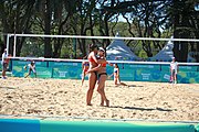 Deutsch: Beachvolleyball bei den Olympischen Jugendspielen 2018; Tag 8, 14. Oktober 2018; Mädchen, Achtelfinale – Bolivien-Puerto Rico 0:2 (18–21/18–21 ) English: Beach volleyball at the 2018 Summer Youth Olympics at 14 October 2018 – Girls Round of 16 – Bolivia-Puerto Rico 0:2 (18–21/18–21 )