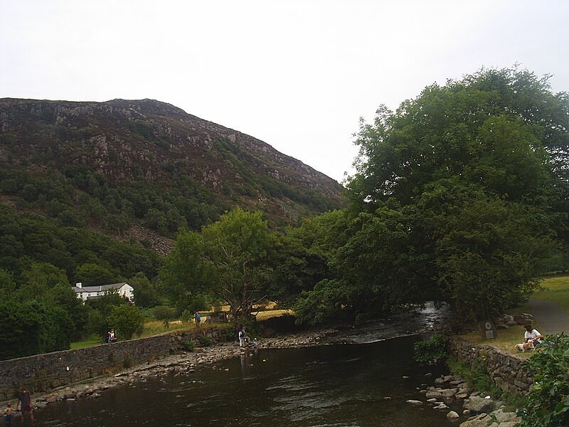 File:Beddgelert river 4.JPG