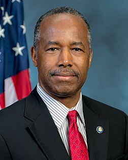 Le neurochirurgien Ben Carson, directeur de la neurochirurgie pédiatrique à l'Hôpital Johns-Hopkins (l'un des plus reconnus au monde) de 1984 à 2013, est célèbre pour avoir effectué la seule séparation réussie de jumeaux siamois réunis par l'arrière de la tête ainsi que la première intervention neurochirurgicale réussie sur un foetus à l'intérieur de l'utérus. En mars 2017, il devient le 17e Secrétaire au Logement et au Développement urbain des États-Unis.