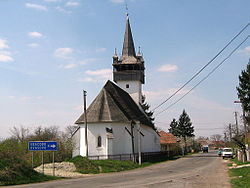 Kirkko (rak. 1400-luvulla) Benen kylässä.