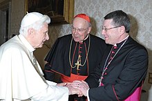 Newton with Pope Benedict XVI in April 2011 Bento xvi e keith newton (5651443450).jpg