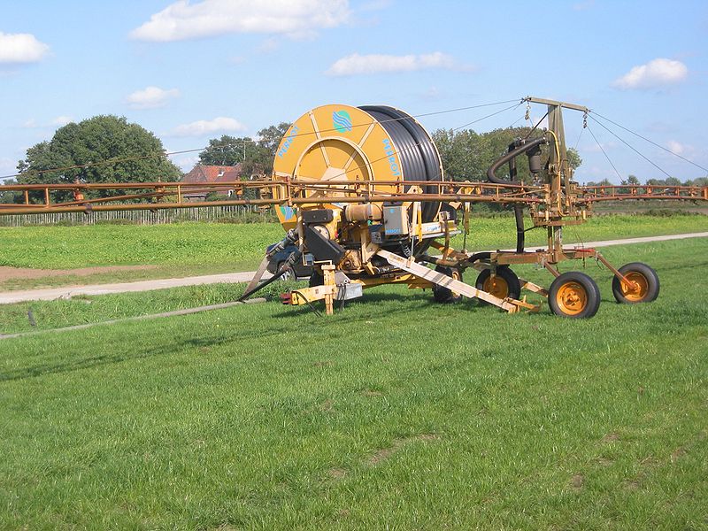 File:Beregeningsinstallatie (irrigating installation).jpg