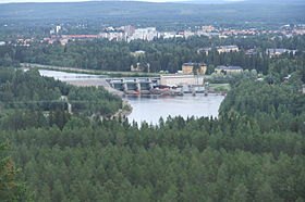 Hidroelektrana Boden i grad u pozadini