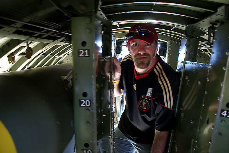 File:Boeing B-17G-85-DL Flying Fortress Nine-O-Nine Interior Bomb Bay tight Squeeze Valder CFatKAM 09Feb2011 (14983573132).jpg