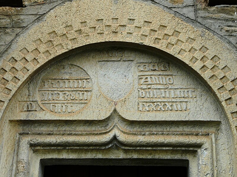 File:Bourg-d'Oueil église porte tympan.jpg