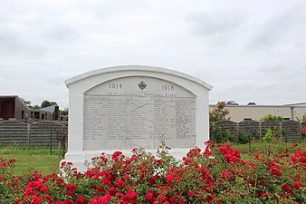 Tombe commune de 106 soldats français.