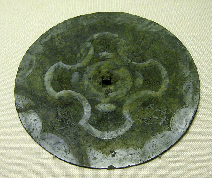 Fitxer:Bronze and silver mirror from the tomb of the King of Nanyue.jpg