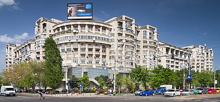 Postmodern – Apartment buildings on Bulevardul Unirii, unknown architects, 1980s