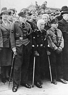 Награждение юных бойцов Гитлерюгенда, получивших ранения во время службы в ПВО. 1943