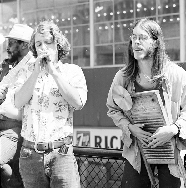 File:Buskers at Pike Place Market, 1971 (51681188892).jpg