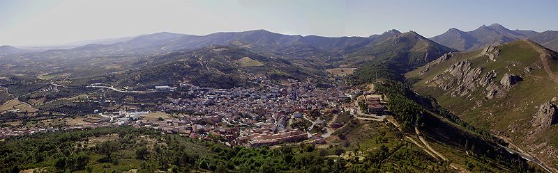 Vista de Cañamero dende lo alto d'El Castiellu.