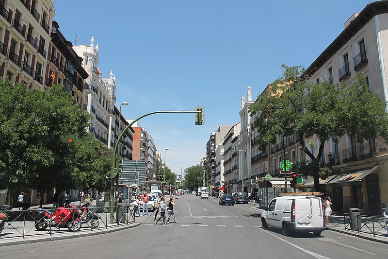 File:Calle de Fuencarral (Madrid) 01.jpg