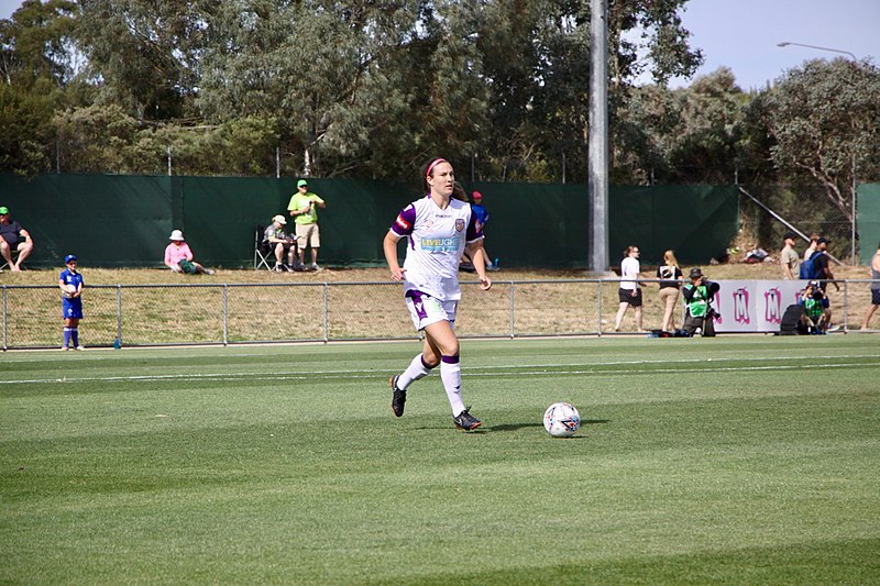 File:Canberra United vs Perth Glory W-League Round2CanPer - Naughton2 (48781072196).jpg