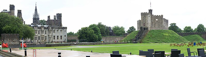 File:Cardiff Castle - vista view.jpg