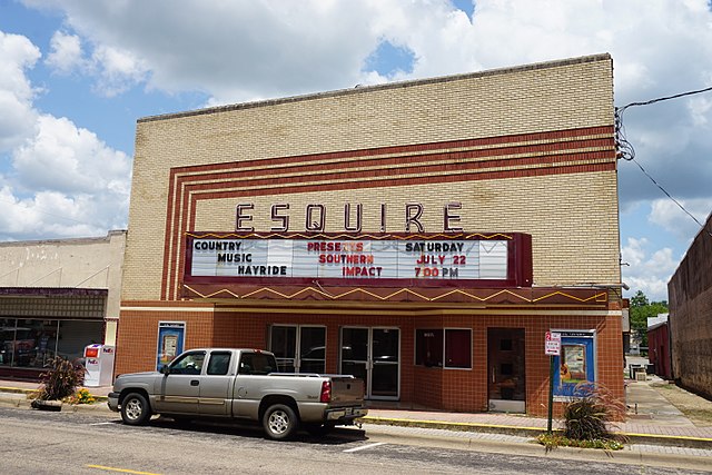 The Esquire Theater in Carthage hosts Country music on Saturday evenings.