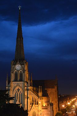 Catedral Nuestra Señora del Rosario (Азул, Буэнос-Айрес) .jpg