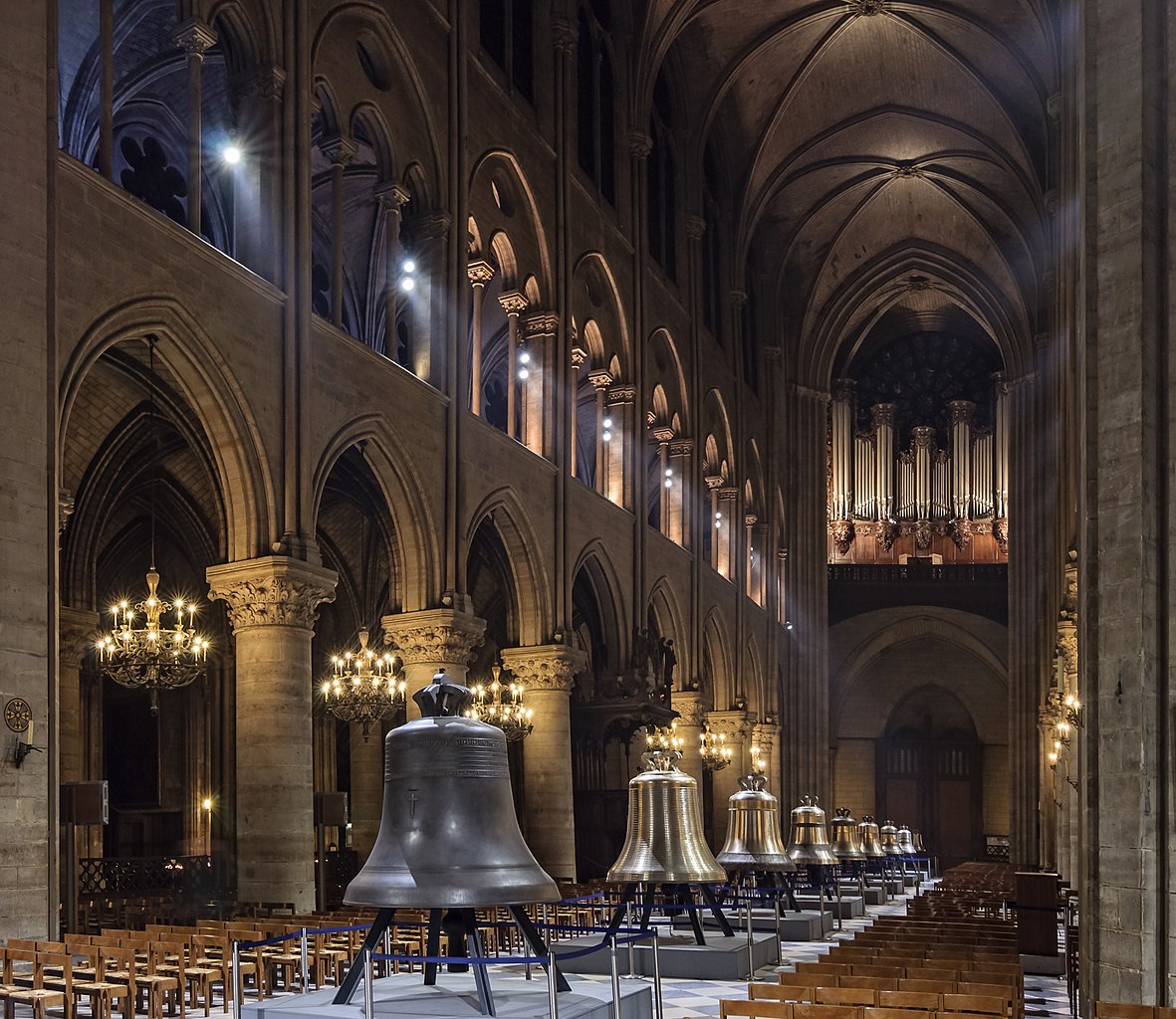 File Cathedrale Notre Dame De Paris Nef Nouvelles Cloches Jpg Wikimedia Commons