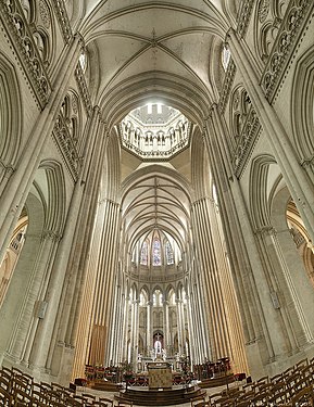 Interno de la katedralo de Coutances