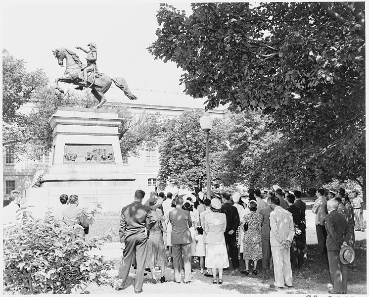 File:Ceremony in front of an equestrian statue of Jose de San Martin, Washington, EC. - NARA - 199870.jpg