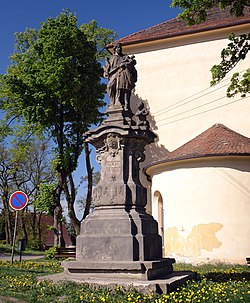 Socha sv. Jana Nepomuckého u kostela sv. Jiří v Českých Zlatníkách