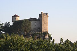 Le château de Châteaubourg au lever du soleil.